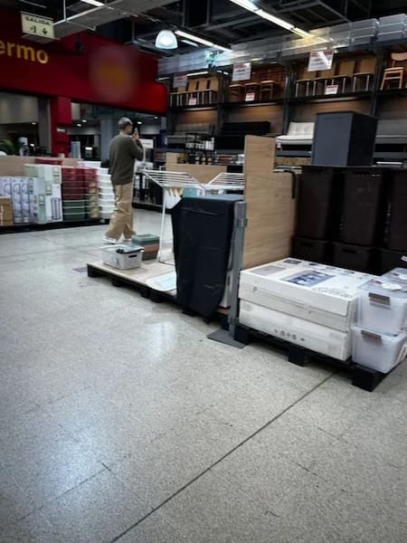 Mauro Icardi y la China Suárez en un supermercado de Palermo. Foto: NA.