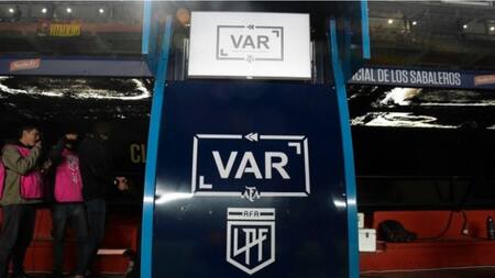 VAR; fútbol argentino. Foto: NA.