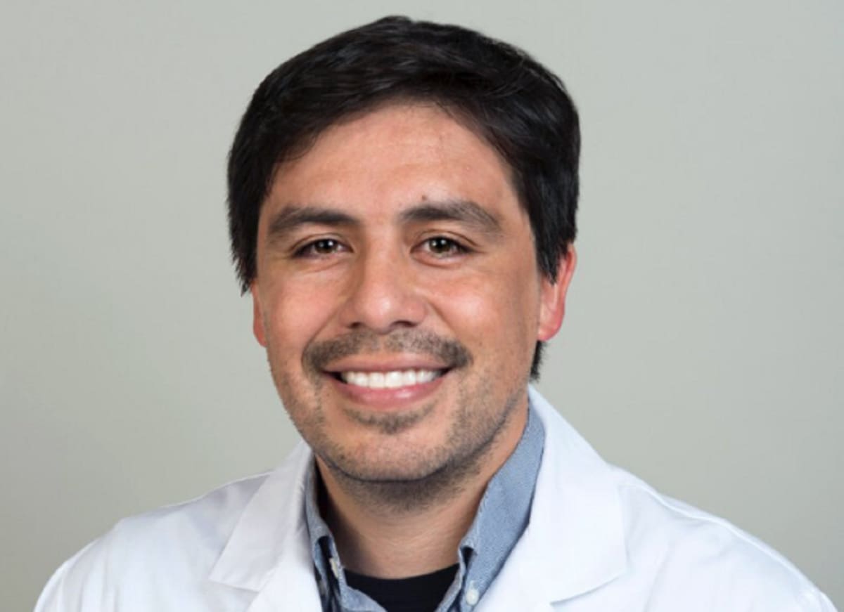 Salvador Plasencia, médico acusado en relación con la muerte del actor Matthew Perry. Foto: Malibu Canyon Urgent Care
