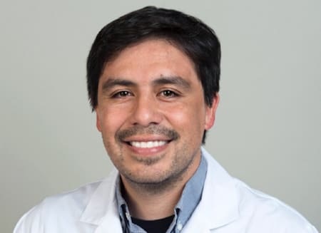 Salvador Plasencia, médico acusado en relación con la muerte del actor Matthew Perry. Foto: Malibu Canyon Urgent Care