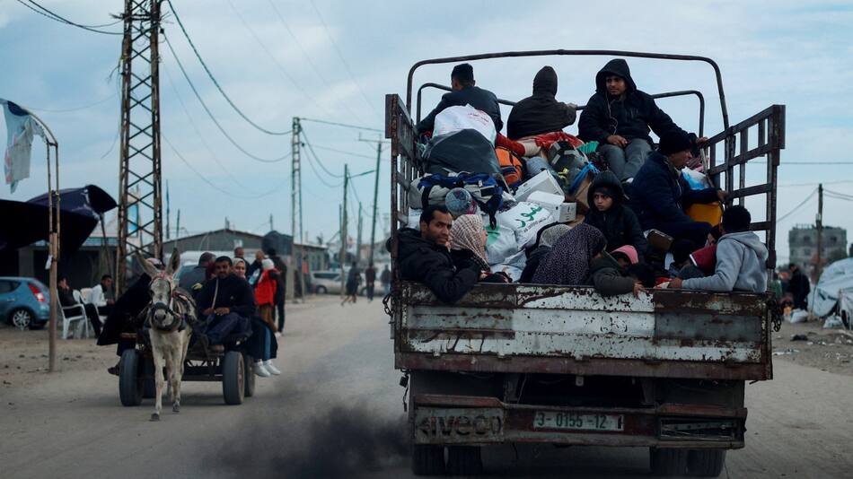 Gazatíes desplazados de Rafah. Foto: Reuters.