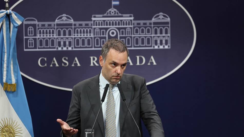 Conferencia de prensa de Manuel Adorni. Foto: NA.