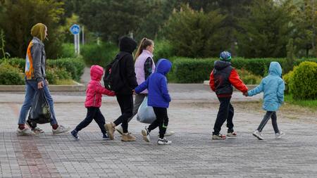 Evacuación de niños en Rusia. Foto: Reuters.