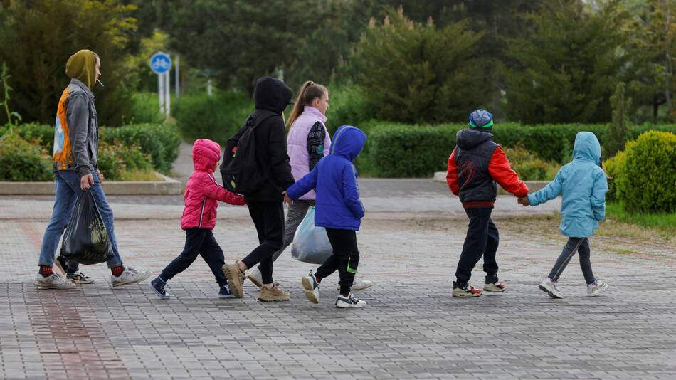 Evacuación de niños en Rusia. Foto: Reuters.