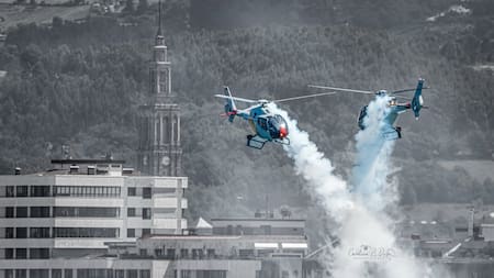 Helicópteros acróbatas de la Patrulla Aspa del Ejército Español