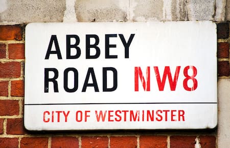 La calle Abbey Road que se volvió icónica por The Beatles. Foto: Reuters.