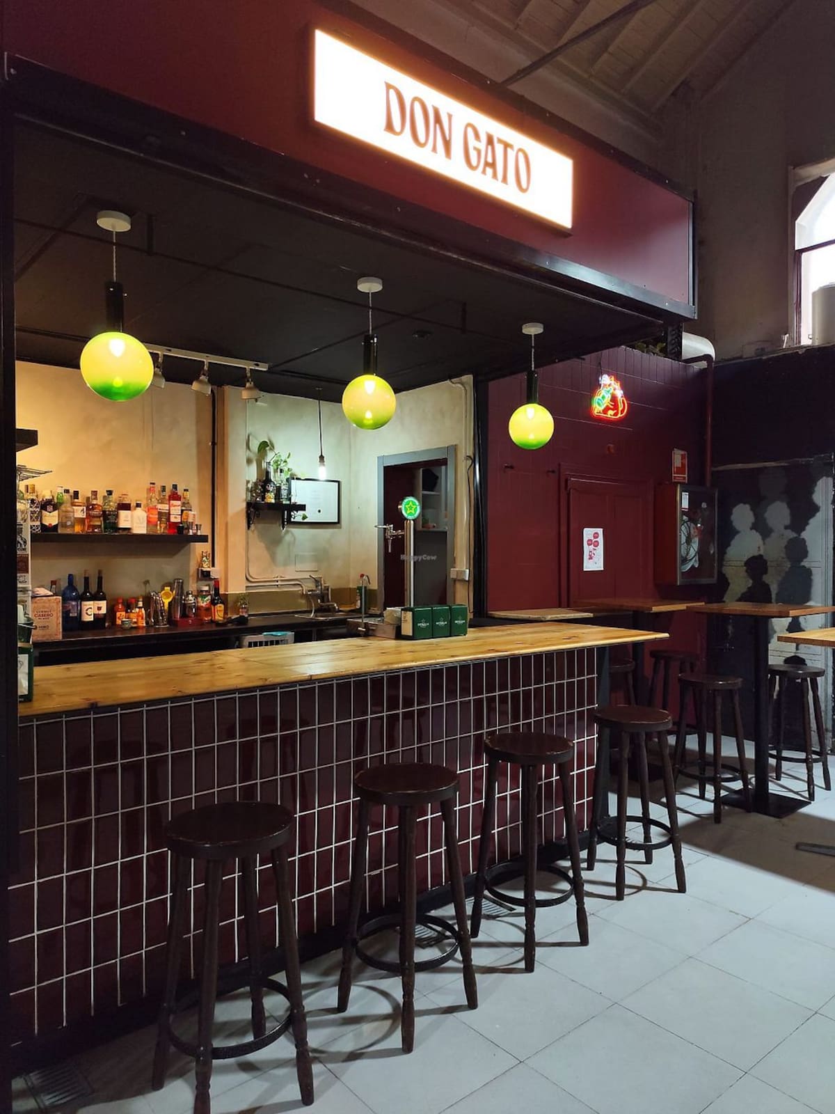 Palermo: se peleó a golpes de puño dentro de un bar y terminó con una herida cortante en la pierna en el bar Don Gato de Palermo