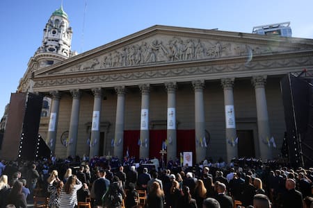 Misa en la Catedral para despedir al Papa Francisco. Foto: REUTERS.
