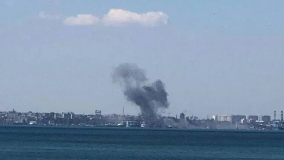 Una de las primeras fotos del ataque al puerto Odesa. Foto: redes sociales.