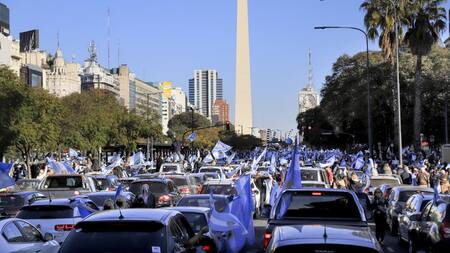 "Banderazo del 17A" contra el Gobierno en el Obelisco y distintos puntos del país, NA