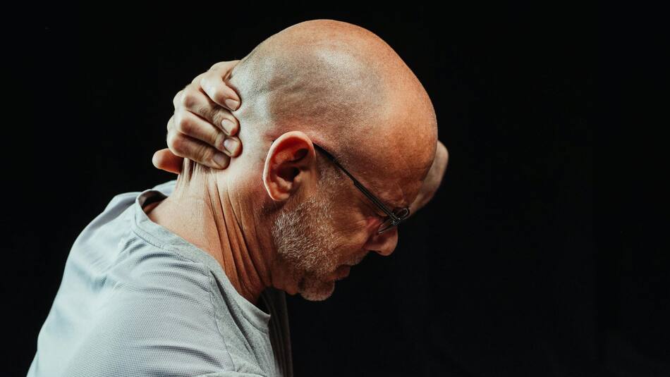 Dolor de cuello. Foto: Pexels.