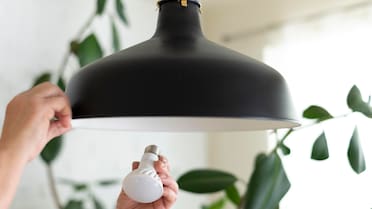 Aumenta la electricidad y las familias pagarán más luz que las empresas durante el verano