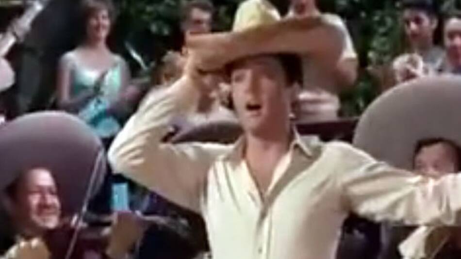 Elvis Presley cantando en castellano