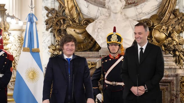 Manuel Adorni juró como nuevo jefe de Gabinete de la Nación