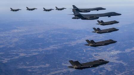 Estados Unidos y Corea del Sur respondieron al misil lanzado por Kim Jong-un con maniobras de bombarderos nucleares B-1. EFE