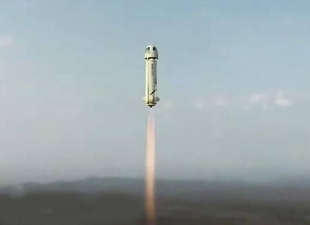 Histórico vuelo, el magnate Jeff Bezos viajó con éxito al espacio, Reuters