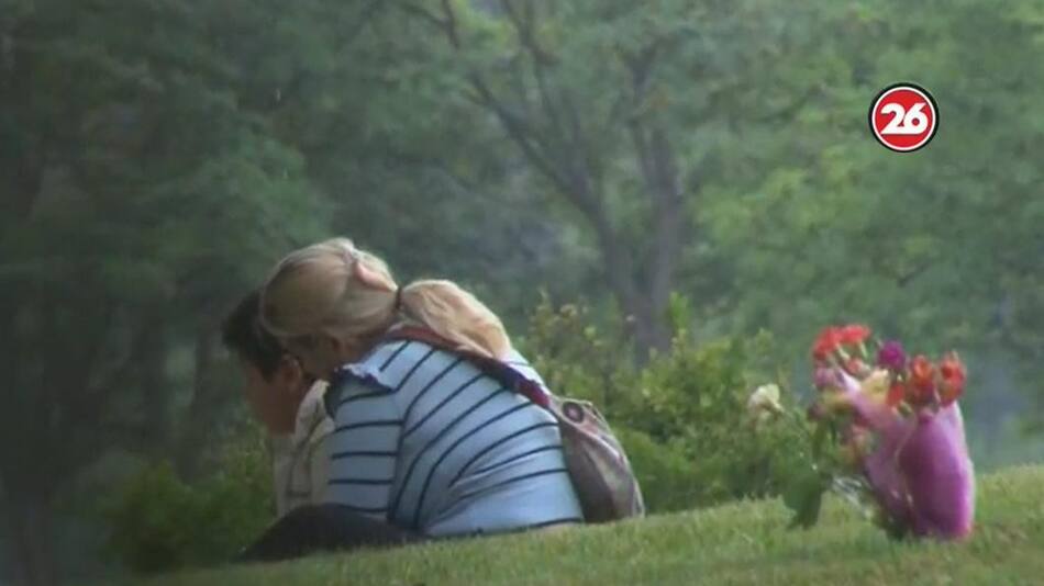 Verónica Ojeda y Diego Fernando en tumba de Diego Maradona, Canal 26