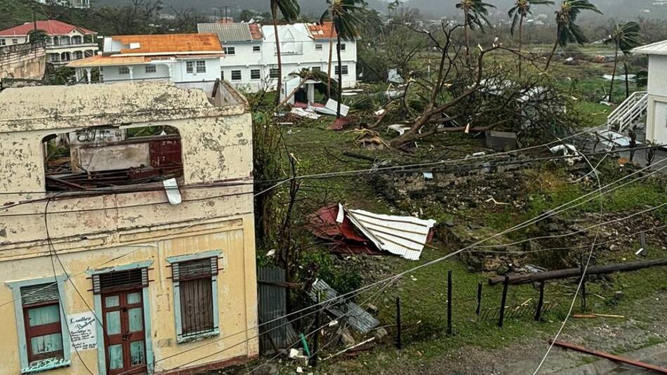 El huracán Beryl llegó al sur de las islas de Barlovento, en Granada . Foto: X/ @JoshuaOOrtiz1