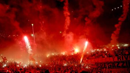 Pirotecnia en el River - Atlético Mineiro por la Copa Libertadores. Foto: REUTERS.