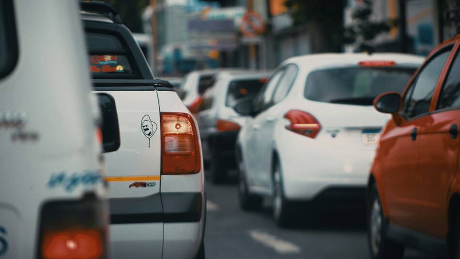 Tráfico, vehículos, autos. Fotos: Unsplash