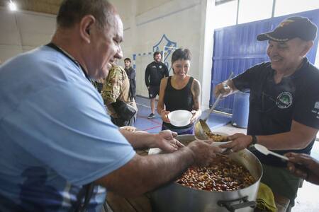 Recorrida de Mayra Mendoza por los trabajos tras el temporal en Quilmes. Foto: Prensa.