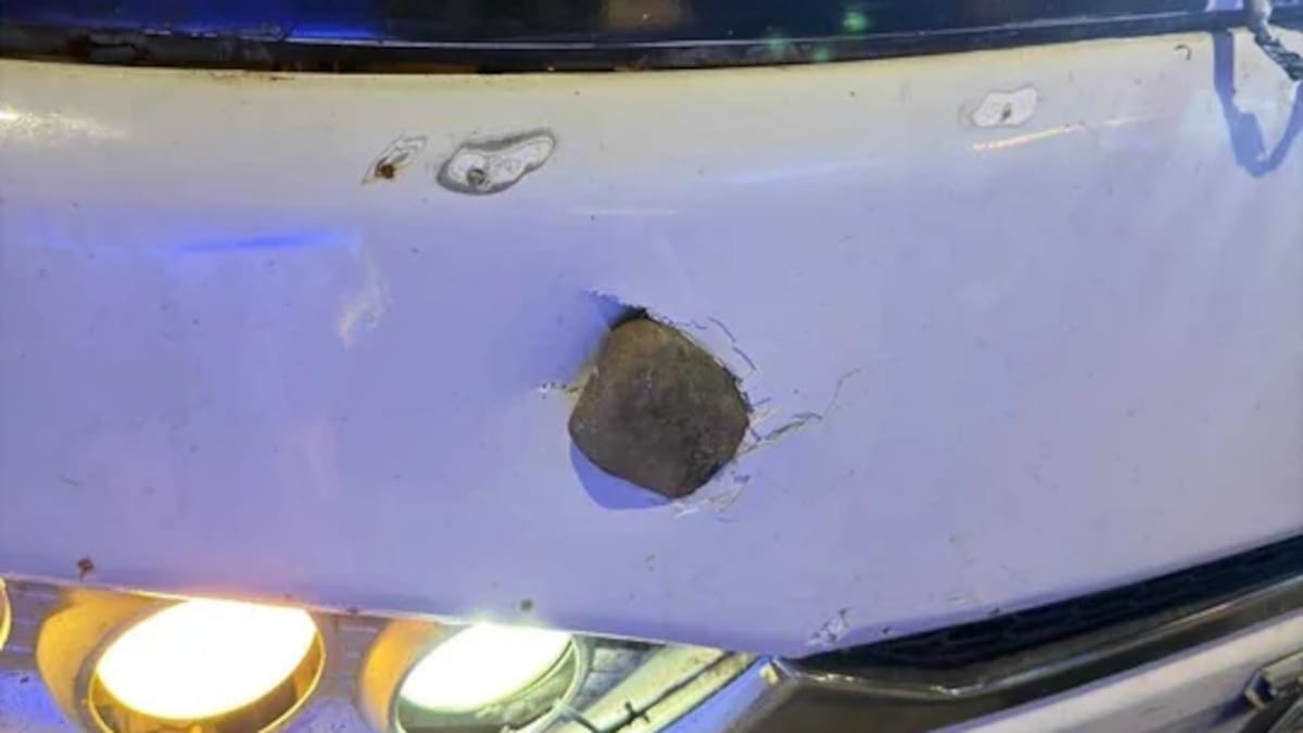 La odisea de los hinchas de Boca para volver de Chile: piedrazos contra el micro y vidrios rotos tras el debut en la Libertadores