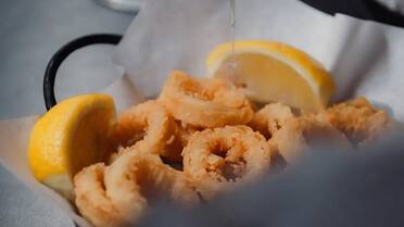 Cuánto sale una porción de rabas en Montecatini, el emblemático restaurante de Mar del Plata con platos y precios irresistibles