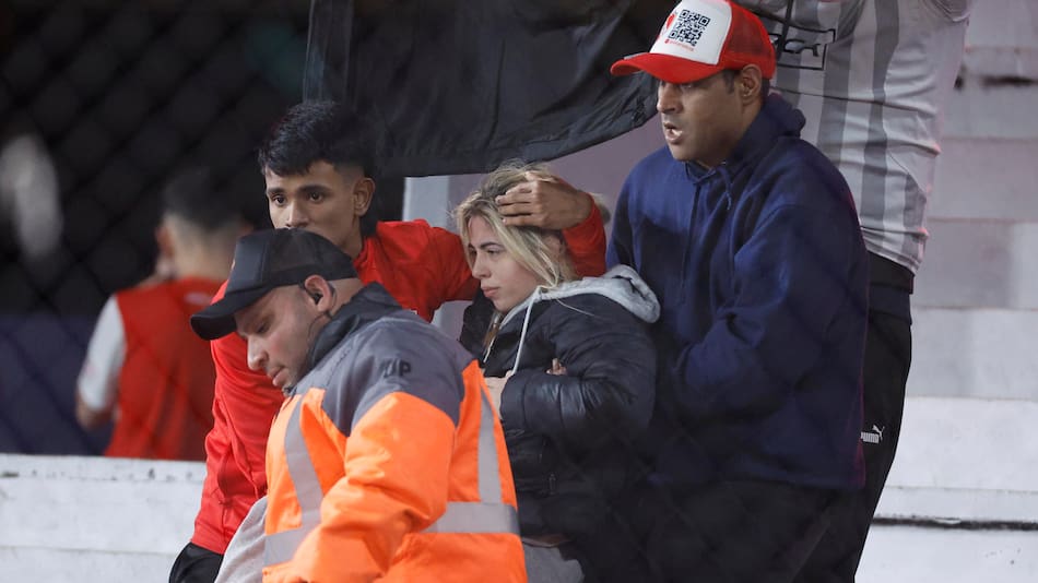 Incidentes entre hinchadas de Independiente y Universidad de Chile.