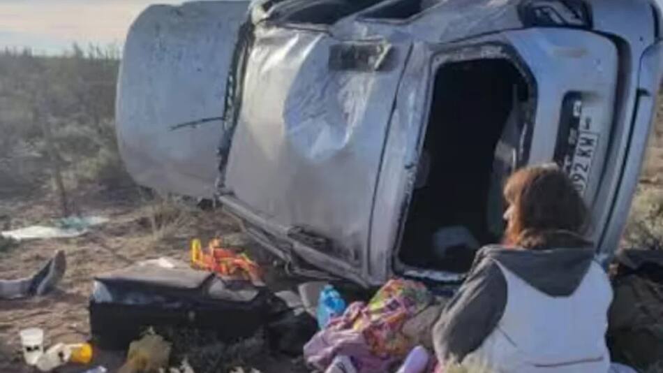 Río Negro: iba a dejar las cenizas de un familiar, mordió la banquina, volcó y murió su hermana. NA