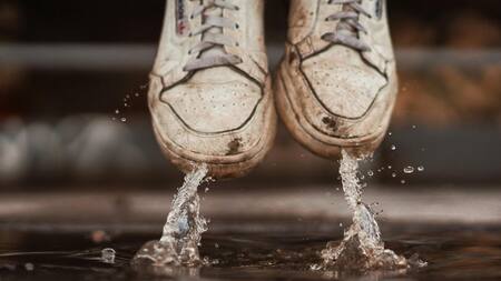 Zapatillas, limpieza, calzado. Foto: Pexel