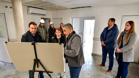 Andrés Watson verificó la obra en progreso del Centro de Atención Primaria de la Salud en La Esmeralda