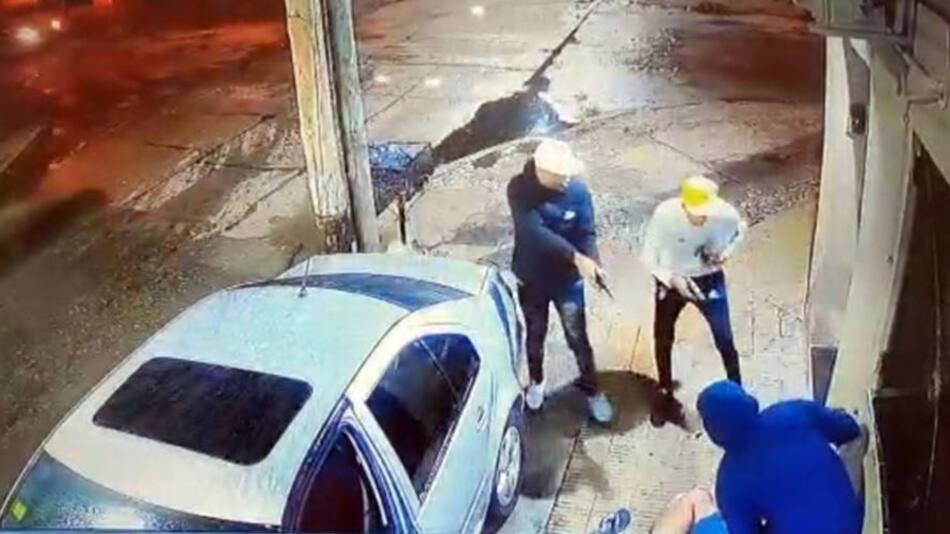 Le gatillaron en la cabeza y no salieron las balas, así fue el violento asalto a policía en Villa Celina