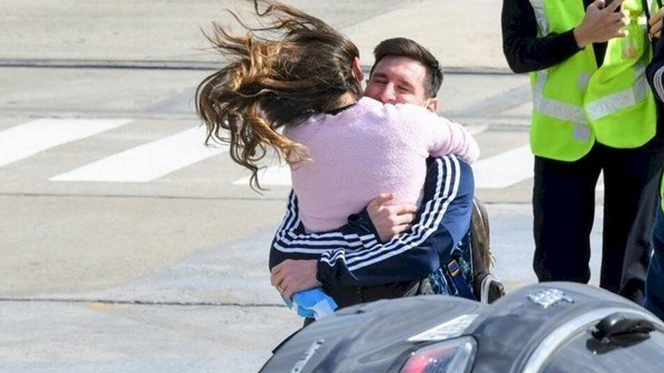 Así recibió Antonela Roccuzzo a Messi en Rosario, foto Twitter