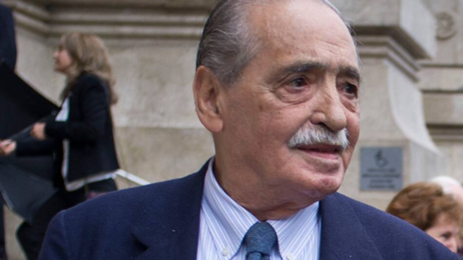 Julio César Strassera (NA)