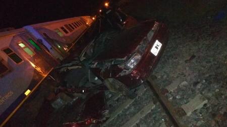 Baradero - Tren arrolló a auto