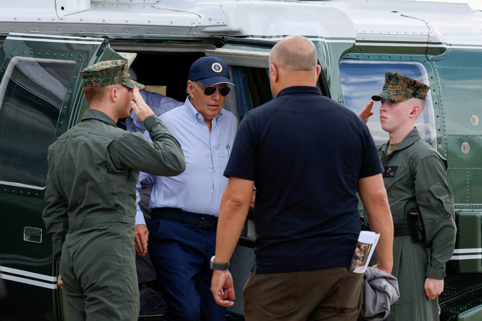 Joe Biden en el helicóptero presidencial. Foto: Reuters.