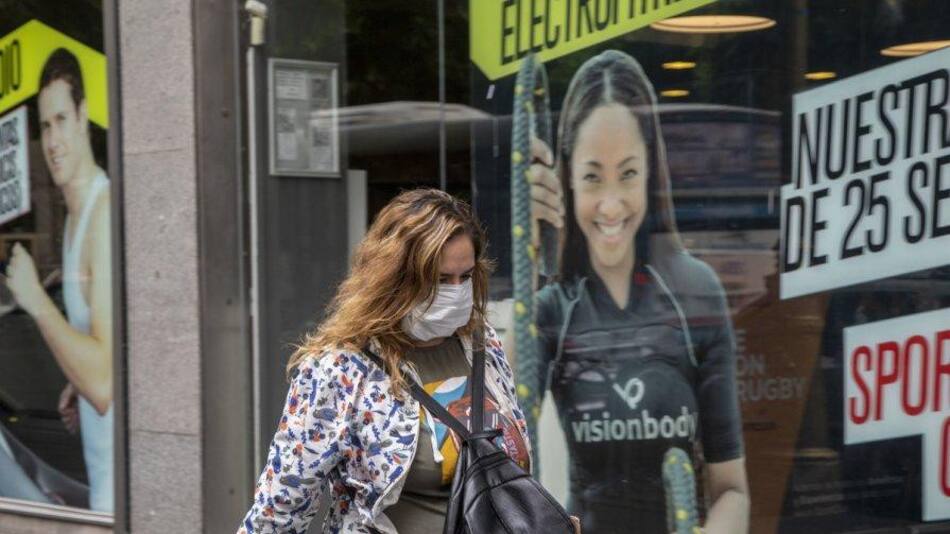 Coronavirus, Argentina, mujer con barbijo, NA