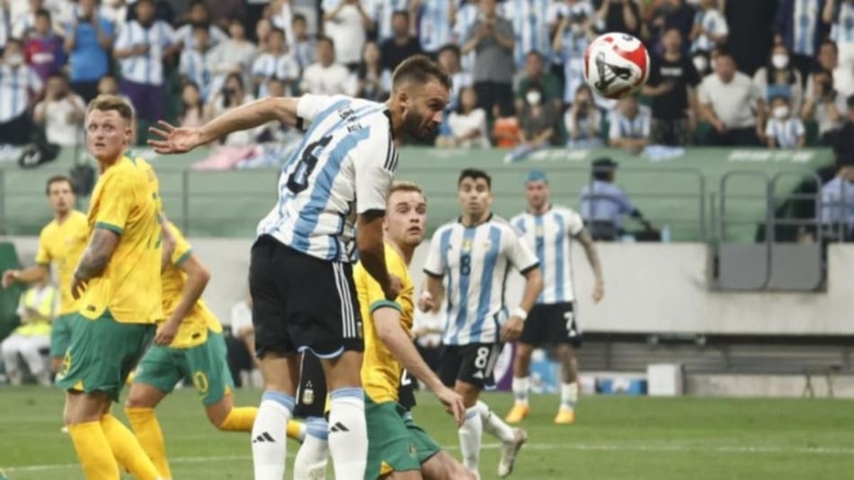 Acuña y Pezzella un dolor de cabeza. Foto: Reuters