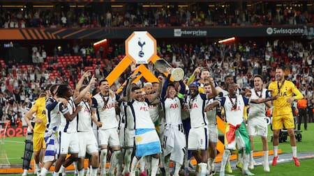 Europa League: el Tottenham de "Cuti" Romero venció a Manchester United y levantó un título después de 41 años