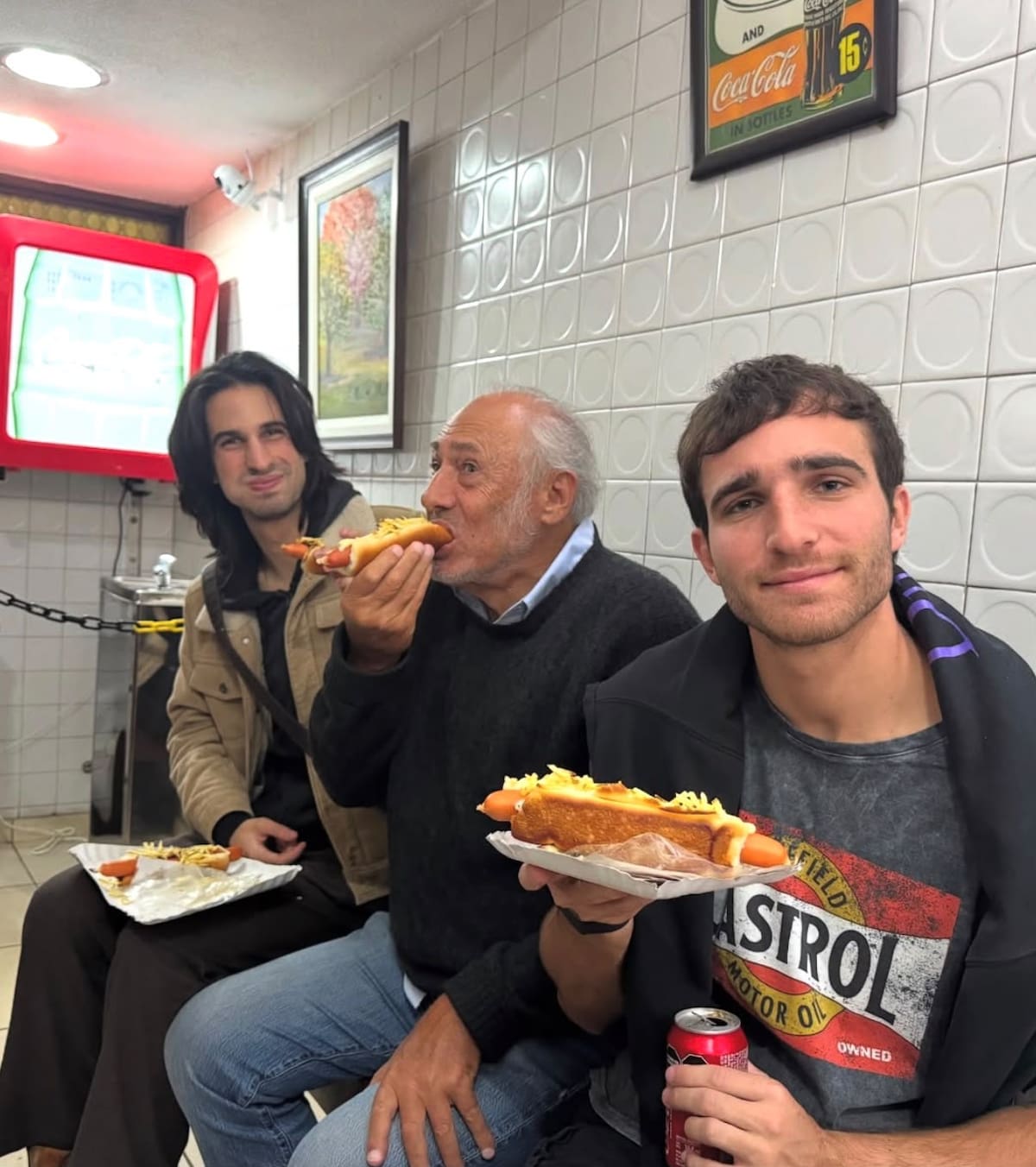 Gustavo Yankelevich junto a sus nietos, Franco y Valentín.