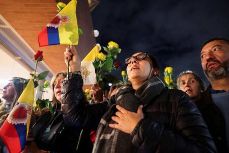 Colombia reza por la pronta recuperación de Miguel Uribe Turbay. Foto: Reuters/Luisa Gonzalez