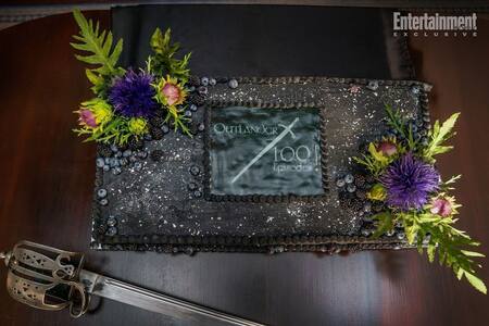 La torta de los 100 años de Outlander. Foto Instagram @entertainmentweekly