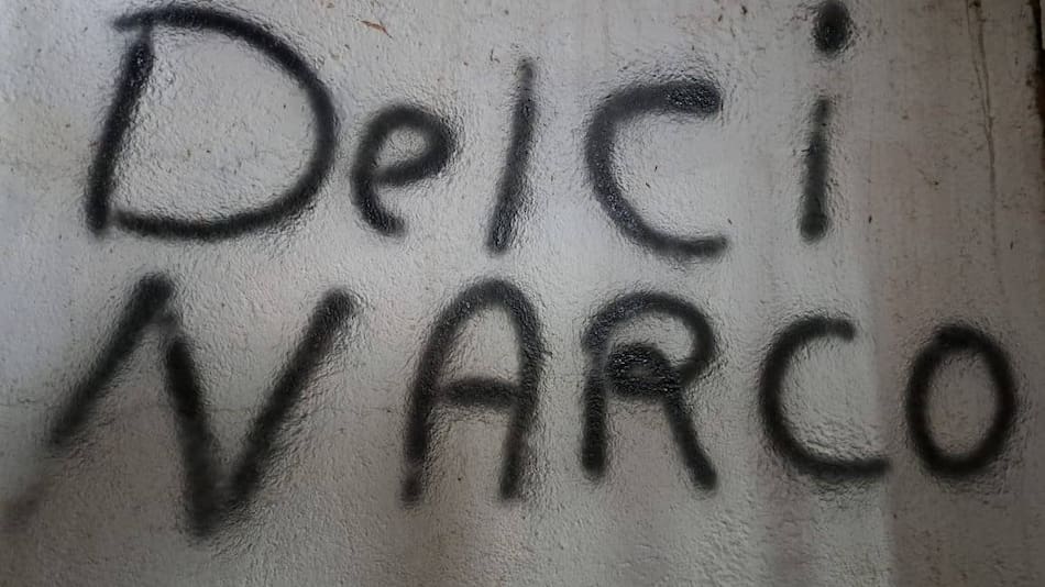 Uno de los graffitis contra la presidenta Delcy Rodríguez, en el estado de Guárico.