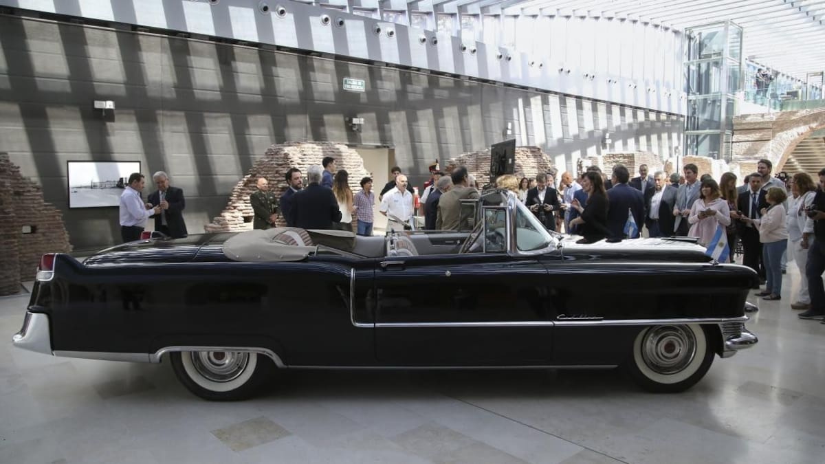 Cadillac descapotable que compró Perón restaurado - NA -