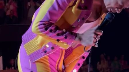 Harry Styles golpeado por una botella. Foto: captura de video.