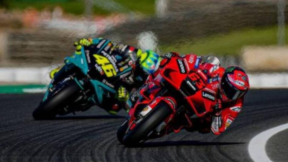 Los italianos Valentino Rossi y Francesco Bagnaia, NA