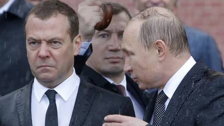 Dmitri Medvedev y Vladimir Putin. Foto: Reuters.