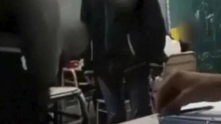 Violenta discusión entre un alumno y una docente en Córdoba.