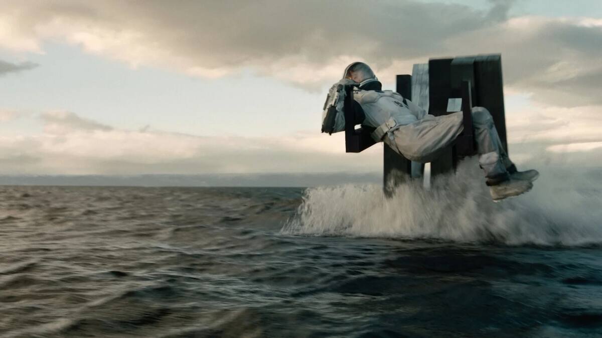 "Interstellar" es una realidad: un fanático de la película logró recrear el histórico robot TARS