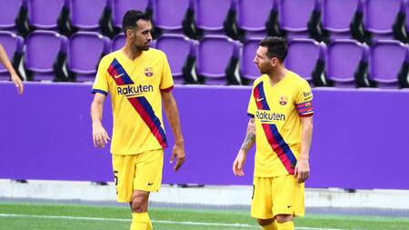 Lionel Messi y Sergio Busquets en el Barcelona. Foto: REUTERS.